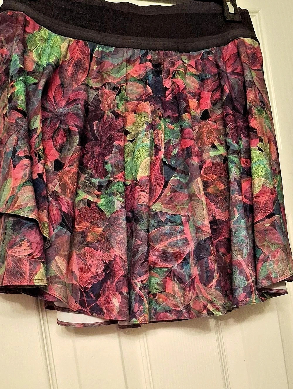 lululemon Pace Rival Mid-Rise Skirt Floral Mini Skirt Black & Red Size 14